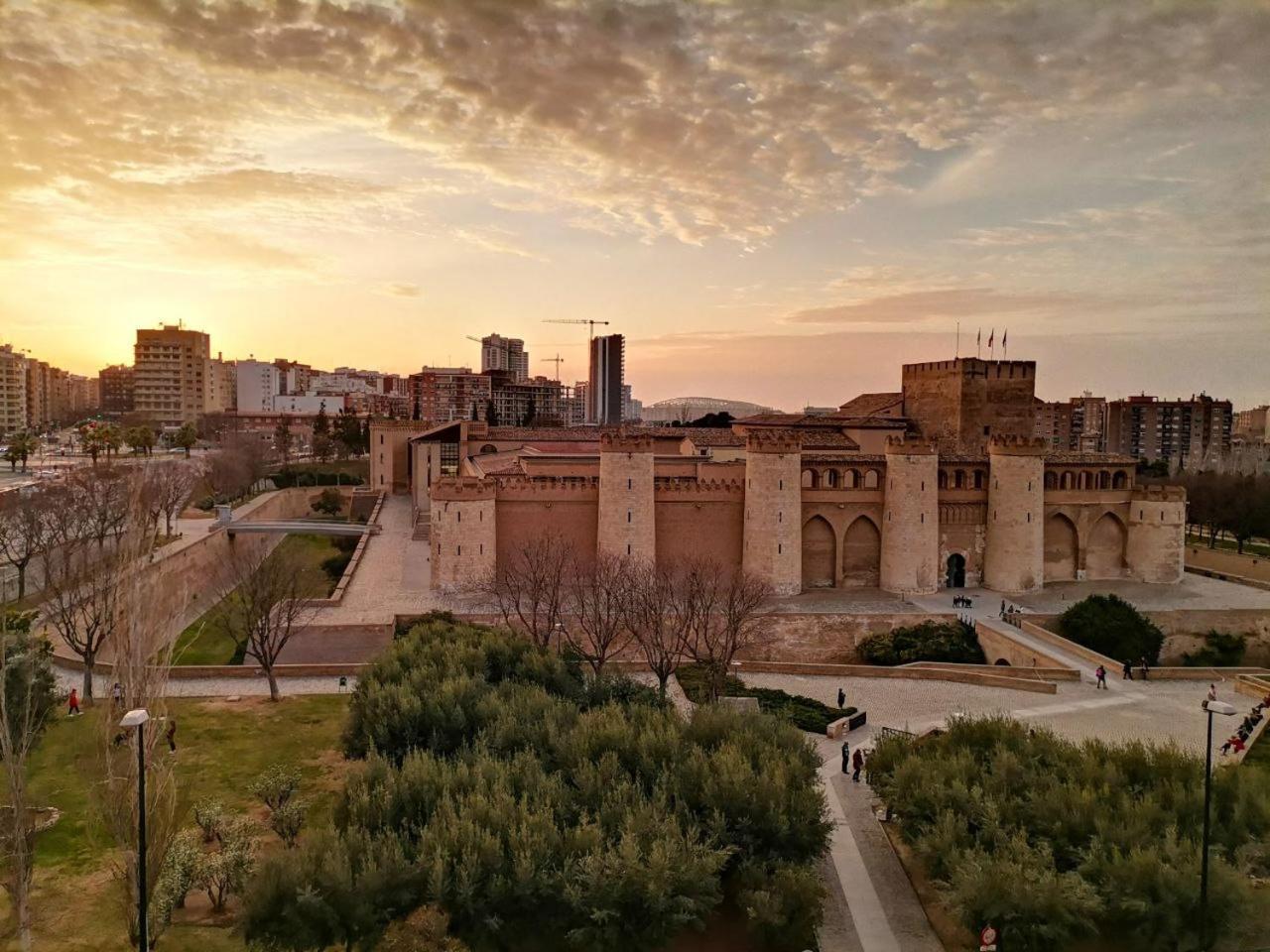 Ferienwohnung La Balconada De La Aljaferia Con Parking Privado Saragossa Exterior foto